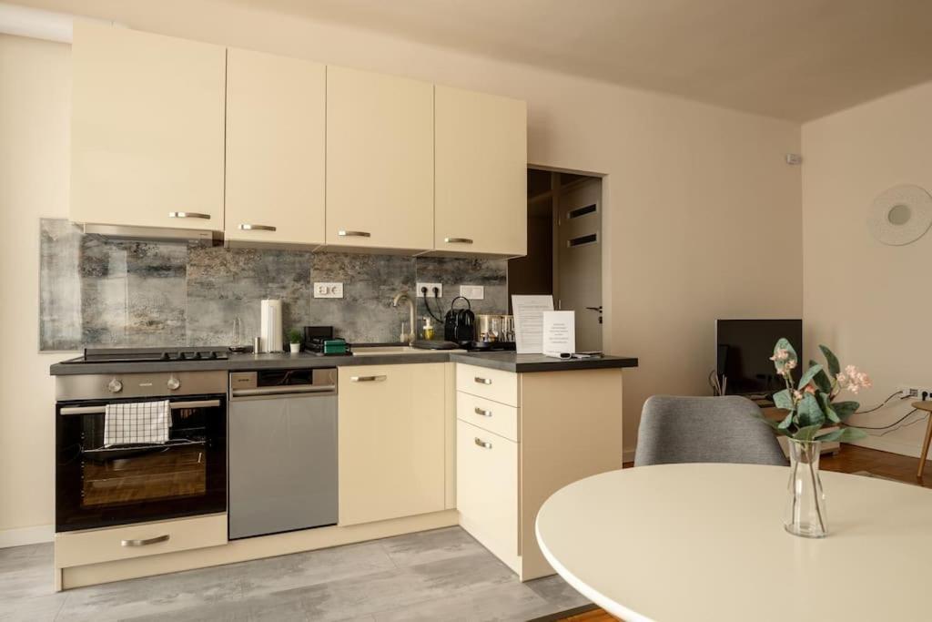 Petofi Family Apartman Дебрецен Экстерьер фото